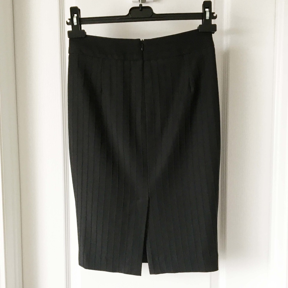 ARMANI COLLEZIONI Black Pinstripe Pencil Skirt - Picture 5 of 9
